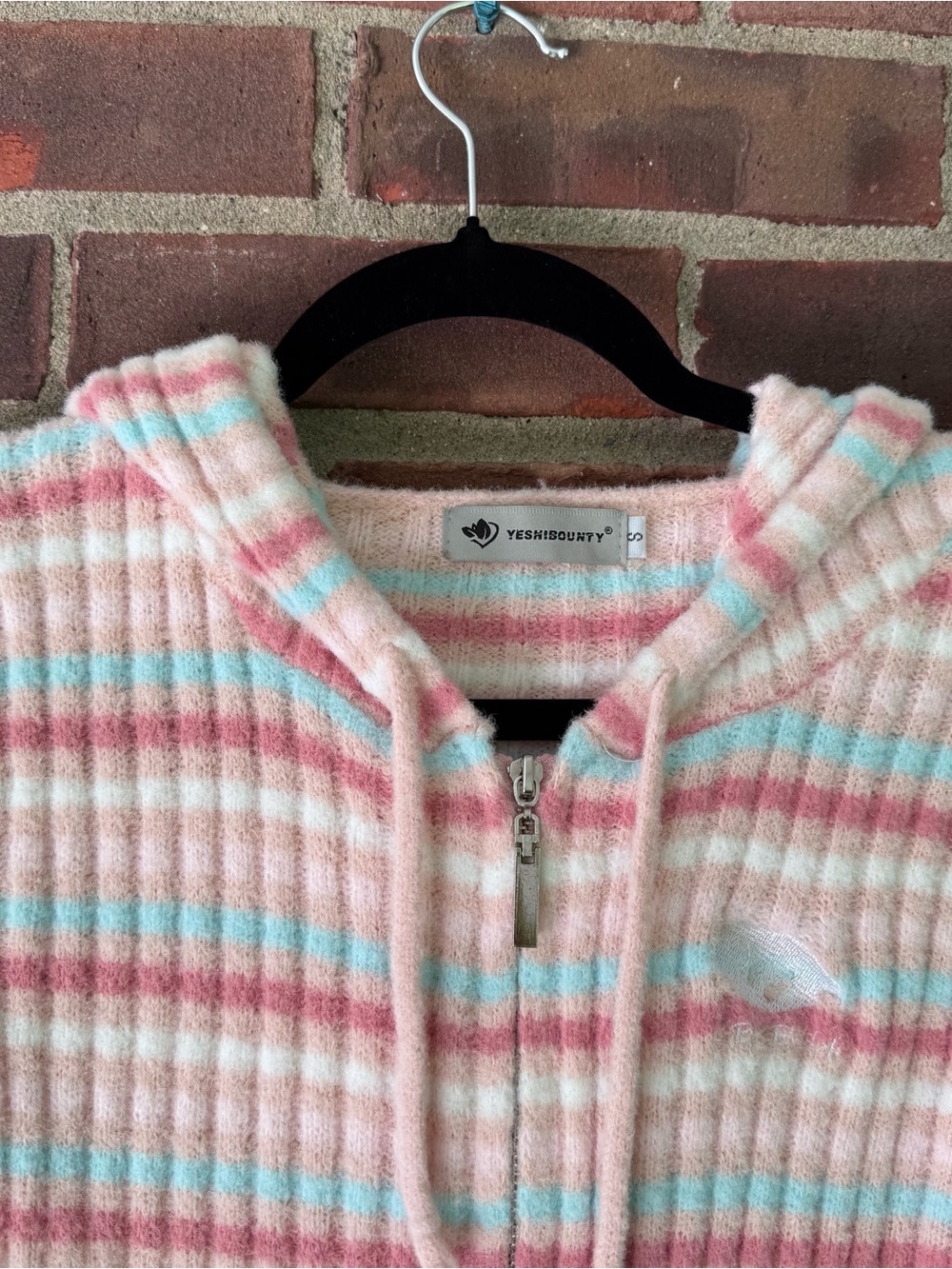Yeshbounty Women’s Pink Striped Fuzzy Knit Zip Hoodie Sweater Cropped Size Small - Picture 2 of 7